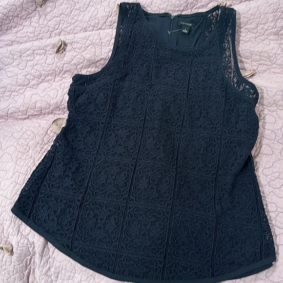 ANN TAYLOR crochet/lace top. Slight halter.NWOT. - Picture 3 of 8